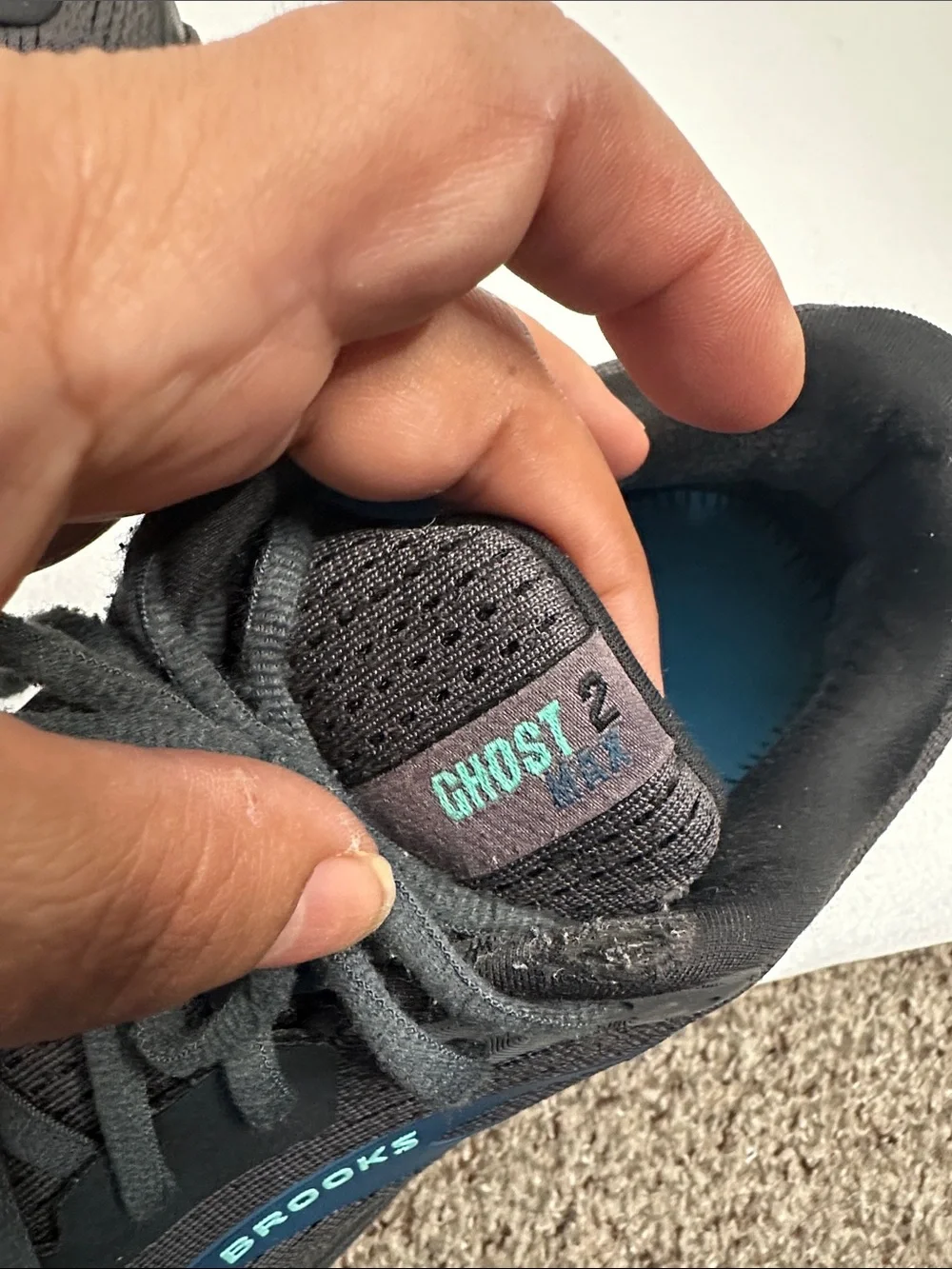 Brooks Men’s Ghost MAX2 Running Shoes - Black with Teal Accent size 11.5